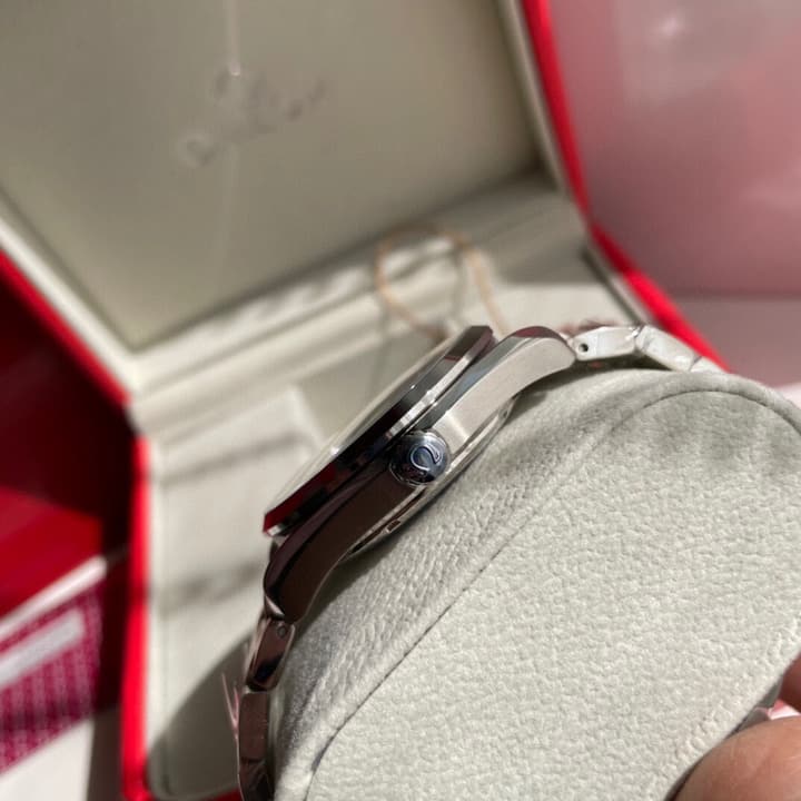 Omega Seamaster Aqua Terra 150 Co-Axial Master Chronometer 41mm in White Dial Steel Bracelet