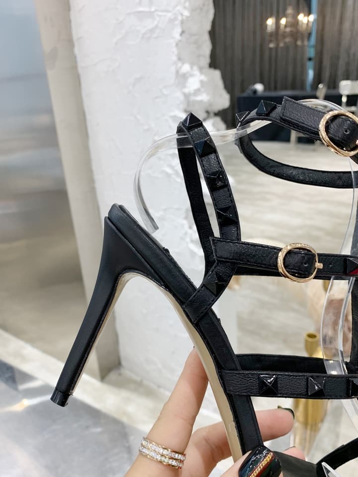 Valentino Rockstud Classic Block Heel Sandals – 6.5cm in Nude