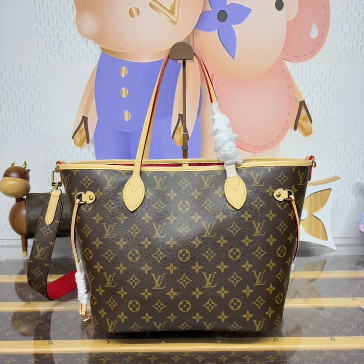 Louis Vuitton Neverfull Bandoulière Inside Out Tote Bag in Red