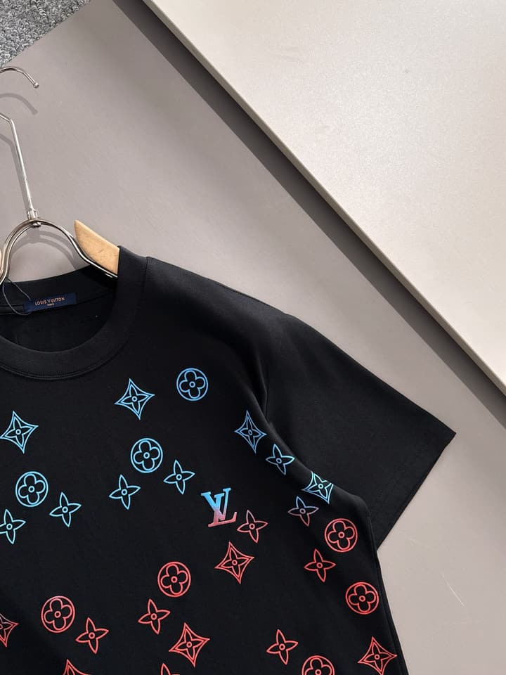 Louis Vuitton Gradient Flocked Clover Logo T-Shirt – 2025SS in Black
