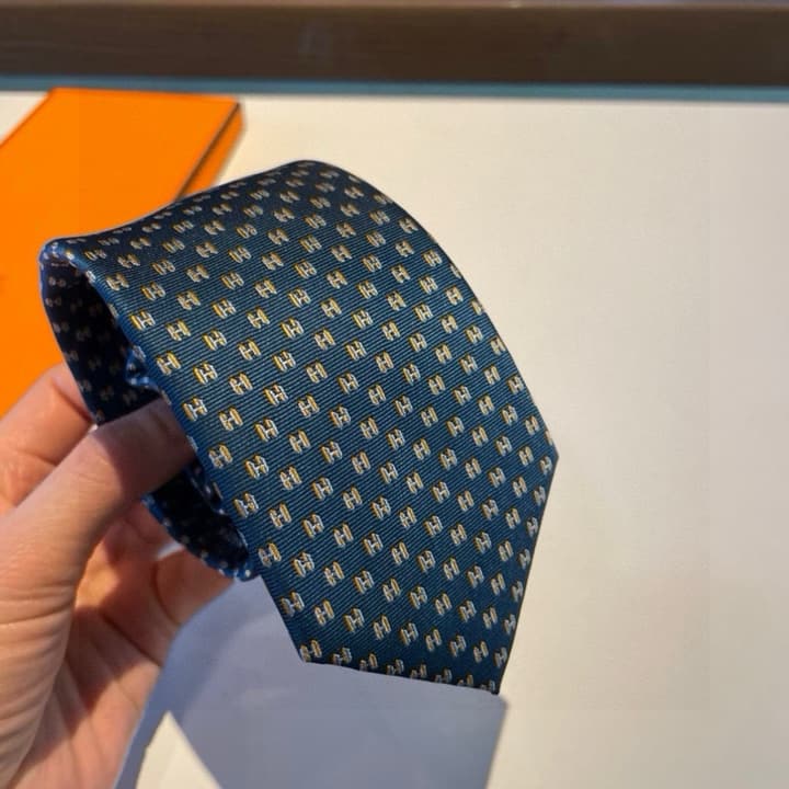 Hermès H-Letter Men's Silk Tie Series in Burgundy Microdot