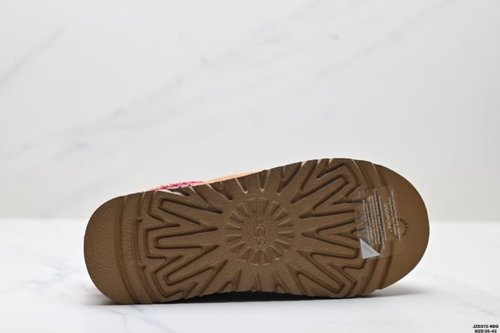 UGG Tazz Slip-On Snow Boots in Sand Braid