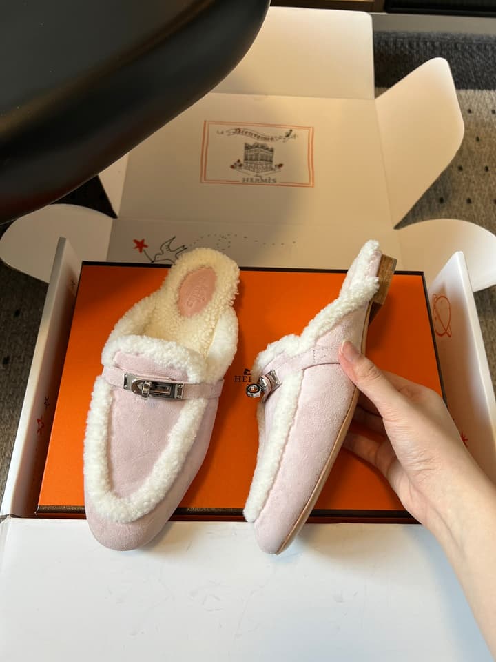 Hermès Leather Mules – 25FW in Black With White Fur