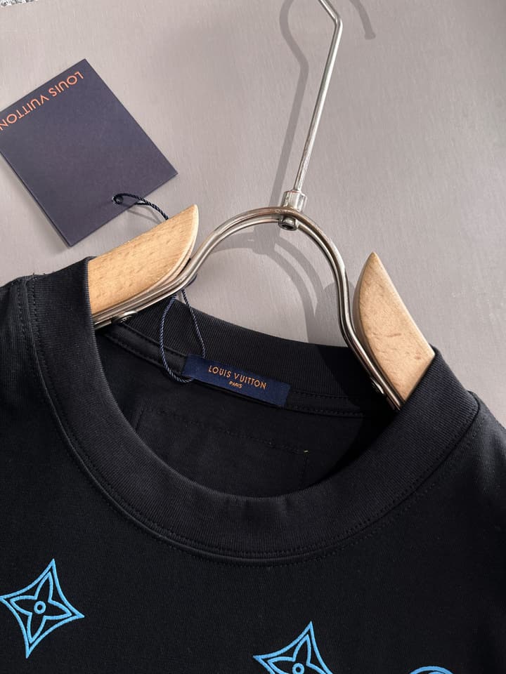 Louis Vuitton Gradient Flocked Clover Logo T-Shirt – 2025SS in Black