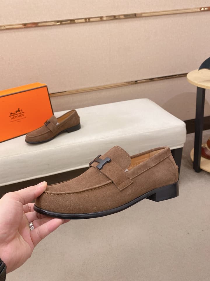 Hermès Business Casual Leather Loafers in Black Leather