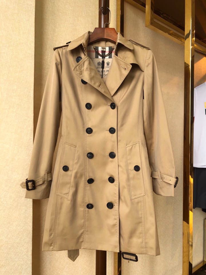 Burberry Sandringham Mid-Length Trench Coat