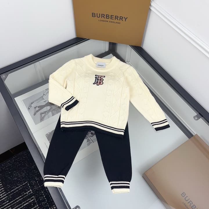 Burberry Baby Cable Knit Two-Piece Set – Kids Collection in Cream And Black Knit Set