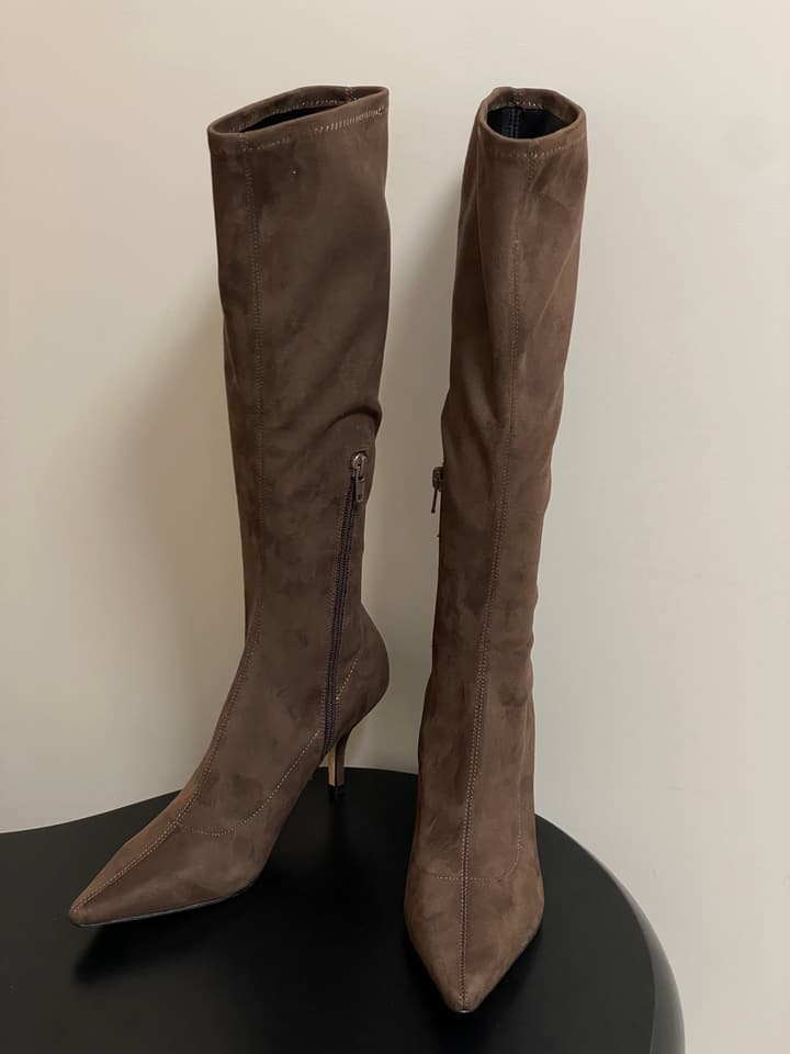 The Row Elastic Kitten Heel Boots – 2025 Fall Collection in Black Suede 3cm Heel