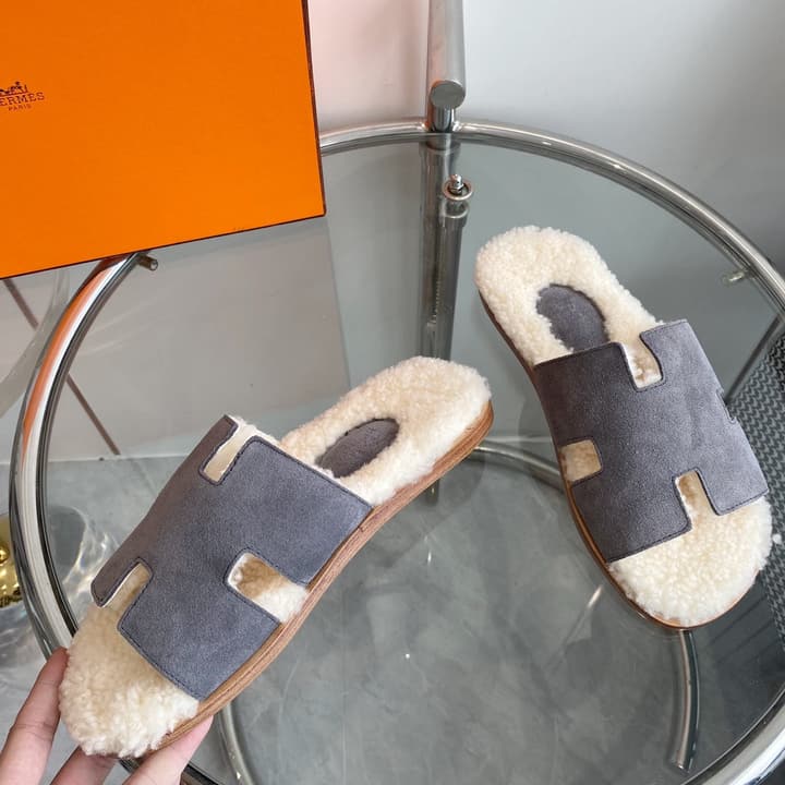 Hermès Izmir Classic H Wool Slippers in Black