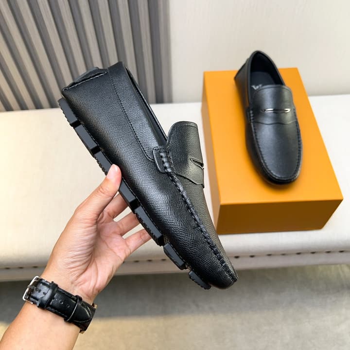 Louis Vuitton Pebbled Leather Driving Shoes in Black Textured Leather