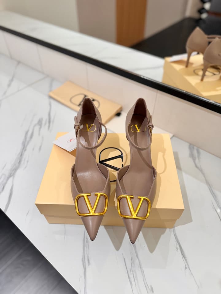 Valentino Garavani VLogo Signature Slingback Sandals in Classic Black