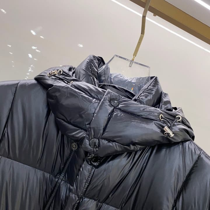 Moncler Goose Down Puffer Jacket – 2025FW in Dark Charcoal