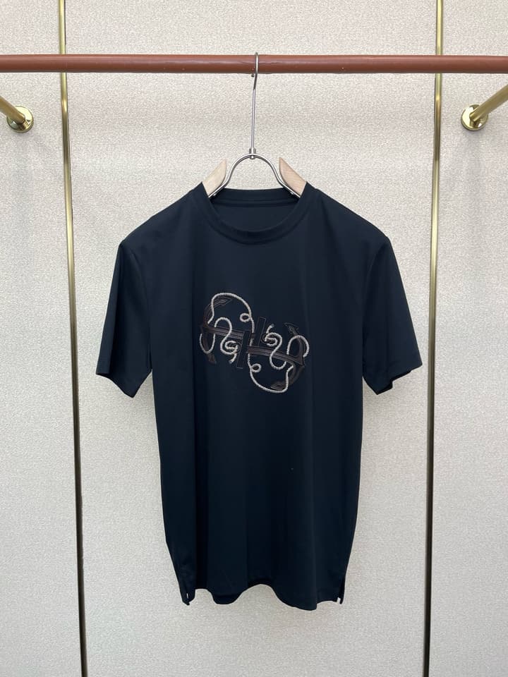 Hermès Men's Casual Short-Sleeve T-Shirt in Black Abstract Crew Neck
