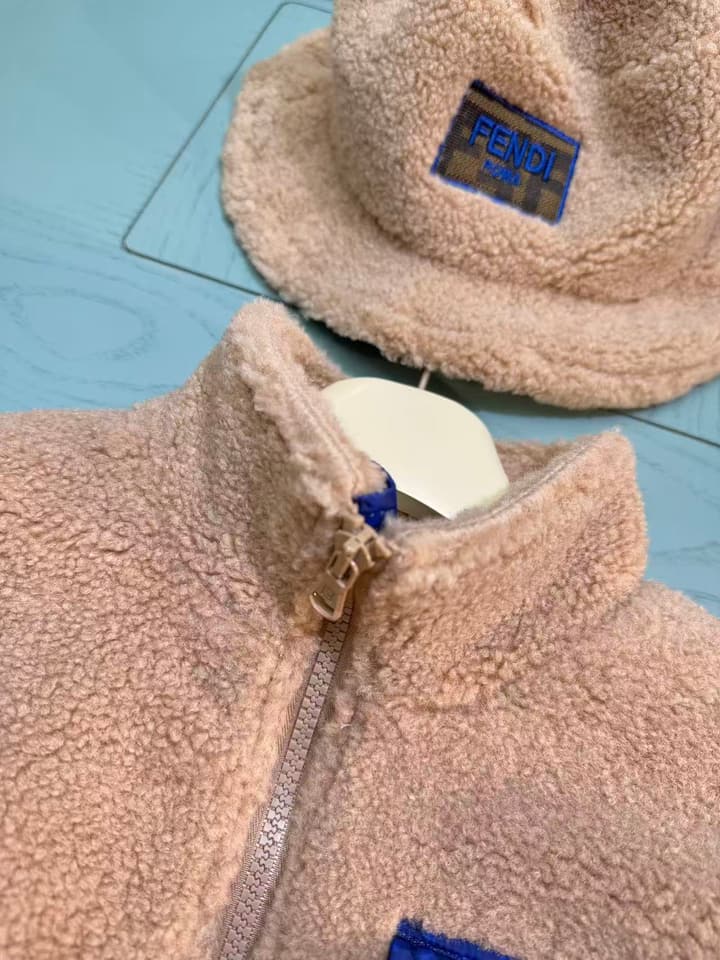 Fendi Kids Faux Lamb Fleece Jacket and Hat Set – 25SS in Light Tan Shearling With Blue Pocket