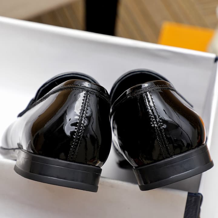 Tod's Classic Men's Driving Shoes in Polished Black