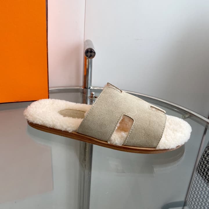 Hermès Izmir Classic H Wool Slippers in Black