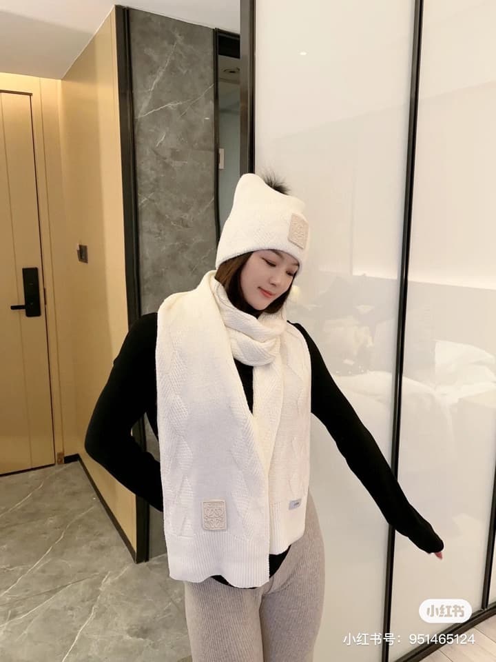 Loewe Classic Hat and Scarf Set in Cream Plain