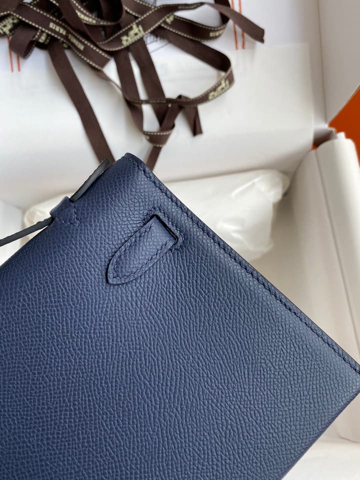 Hermès Kelly Mini Handbag in Black Gold Hardware