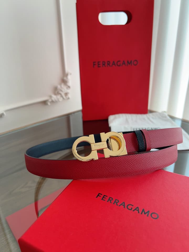 Ferragamo Women's Reversible Leather Belt in Black With Silver Buckle