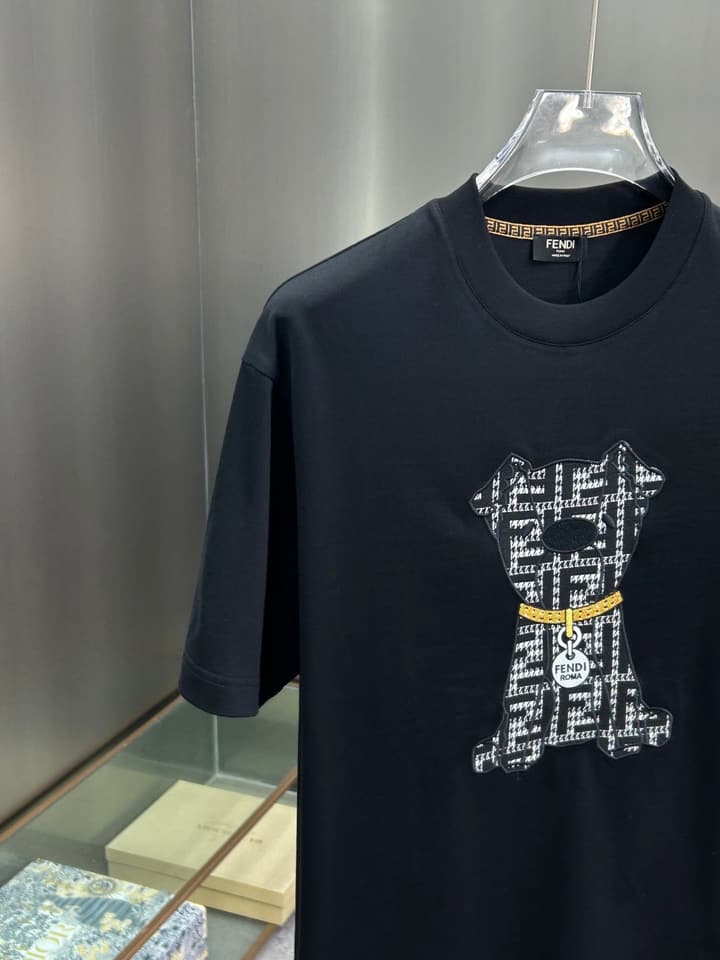 Fendi Logo and Graphic Cotton T-Shirt – 2026SS in Black Dog Graphic