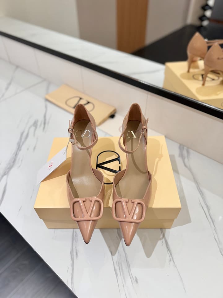 Valentino Garavani VLogo Signature Slingback Sandals in Black