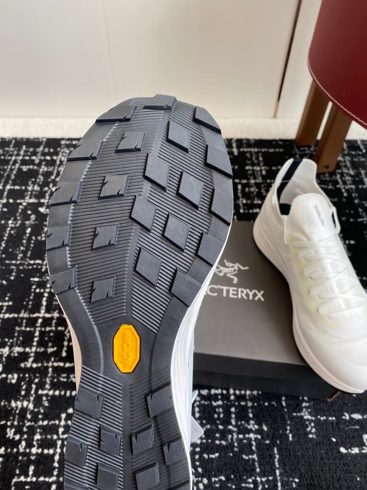 Arc'teryx Konseal Lt Hiking Shoes in All White