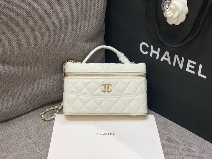 Chanel Grained Calfskin Chain Clutch – Cruise Collection – 25C