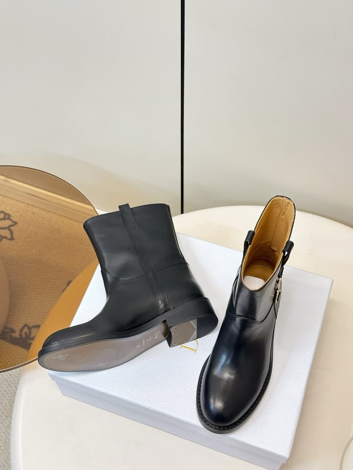 Dior British Style Motorcycle Boots – 26FW