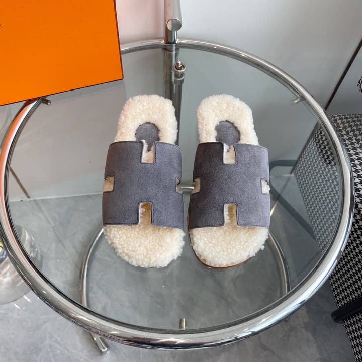 Hermès Izmir Classic H Wool Slippers in Black