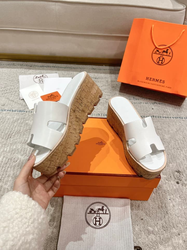 Hermès 2024 Spring/Summer Wedge Sandals – 2024 Spring/Summer Collection in White Leather