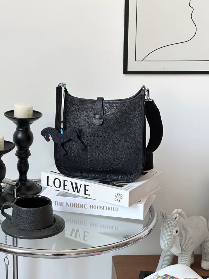 Hermès Evelyne 23 Shoulder Bag