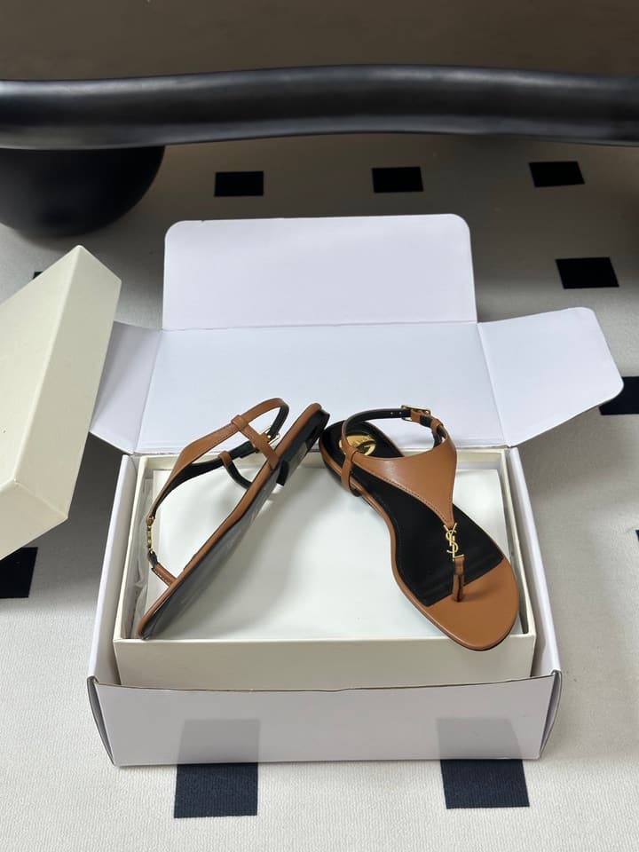 Saint Laurent Classic YSL Logo Flat Sandals – Spring/Summer Collection – 26S in Black