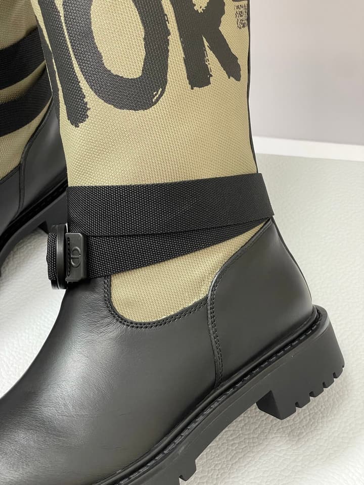 Dior D-Major Graffiti Mid-Tube Combat Boots – Autumn/Winter Collection in Black With White Graffiti