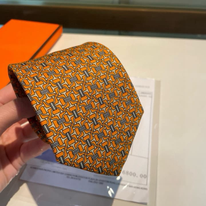 Hermès Men's Horsebit Print Silk Tie