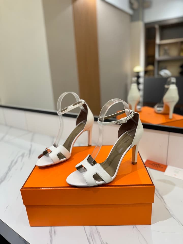 Hermès Classic H Palm Grain Heeled Sandals – 9cm in Black
