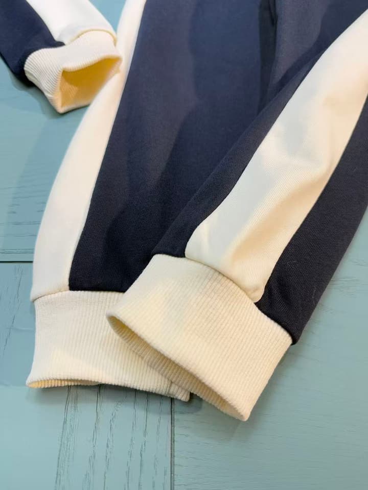 Moncler High-End Kids Crewneck Tracksuit – Kids Collection – 2025AW in Navy Blue And Cream Color Block