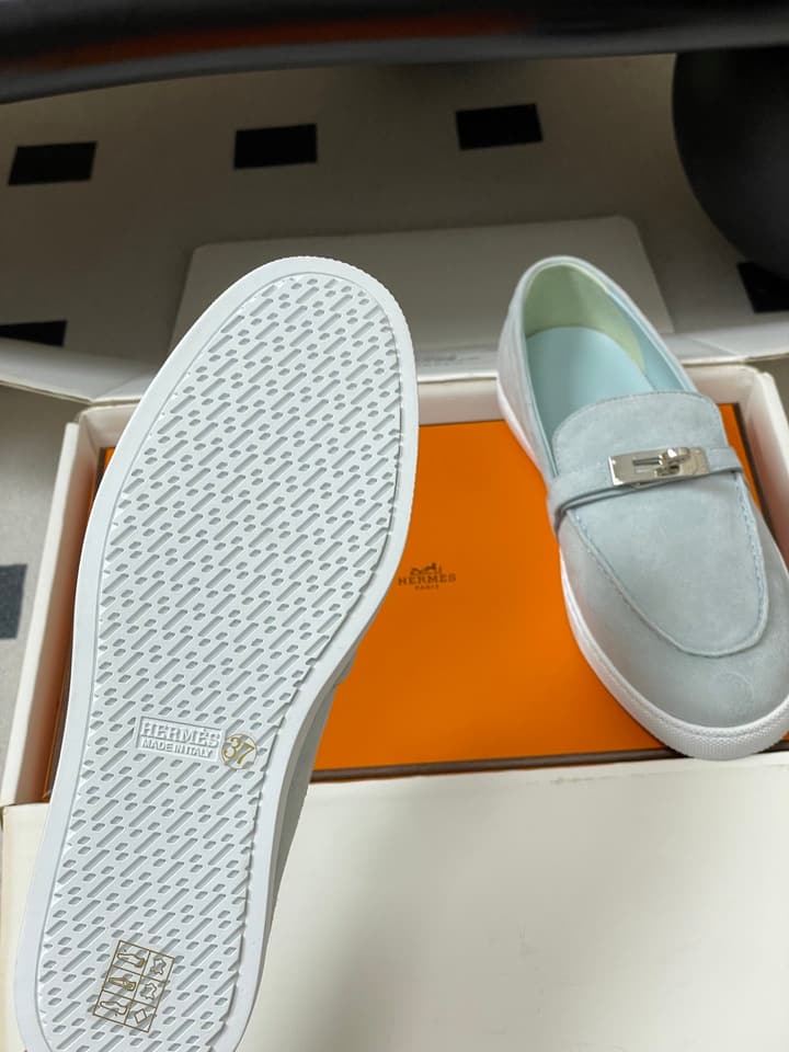 Hermès Mind Suede Kelly Buckle Loafers – 26S Spring/Summer Collection in Beige Suede