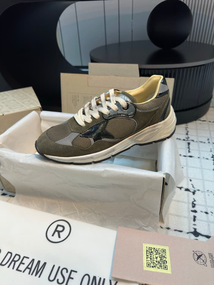 Golden Goose Deluxe Brand Sneakers