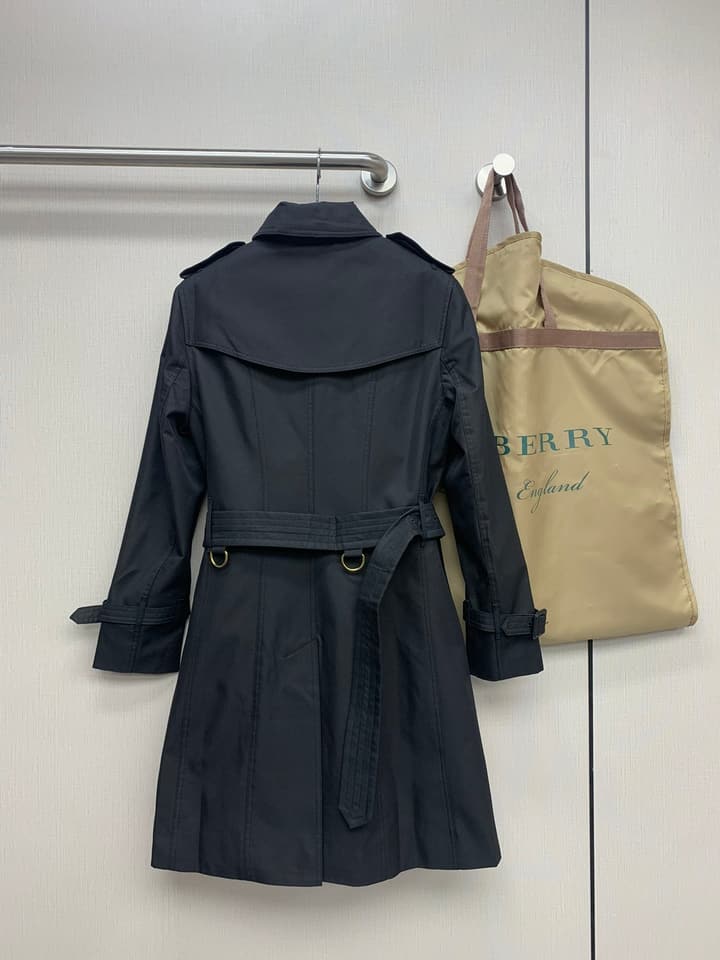Burberry Sandringham Women's Trench Coat in Navy