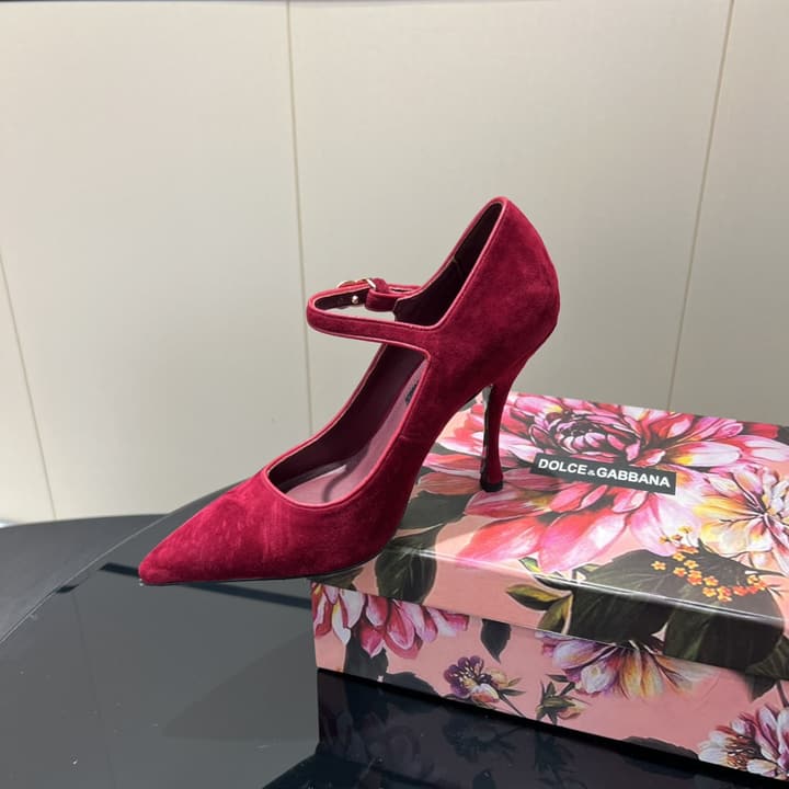 Dolce & Gabbana Pointed Toe Cross-Strap Pumps – 25FW in Black Patent