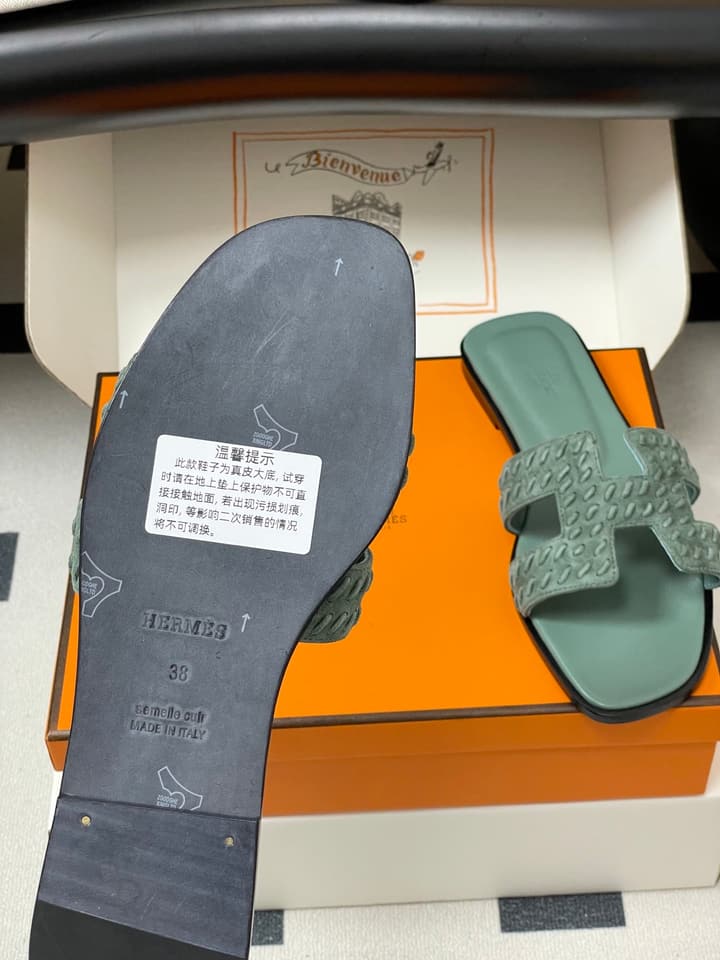 Hermès Oran Woven Suede Sandals – 2025 Collection in Black Leather