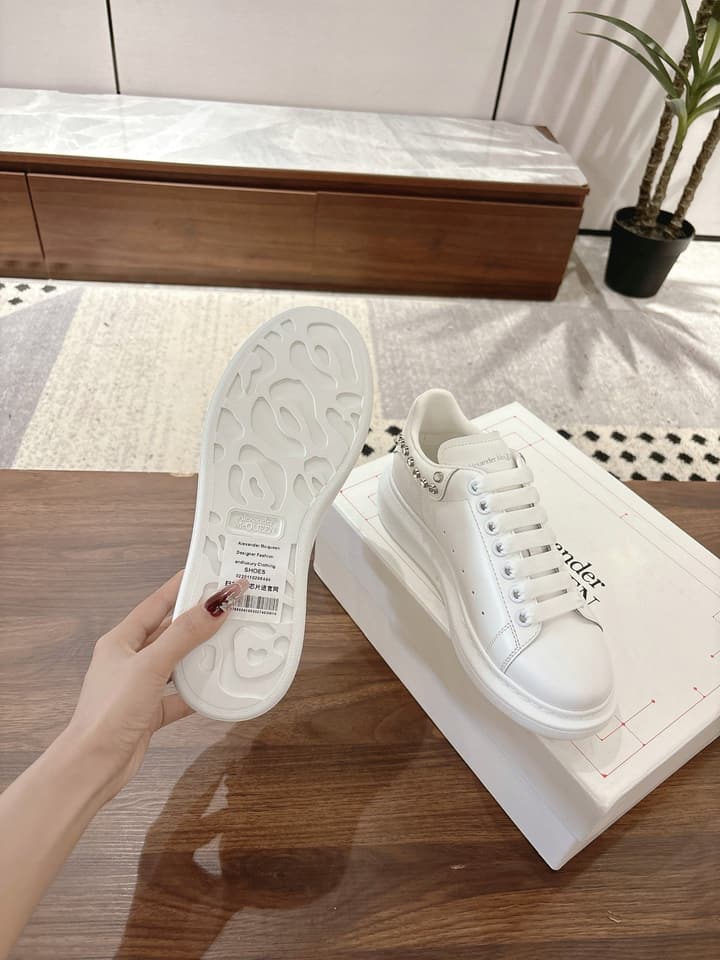 Alexander McQueen Diamond-Tail Oversized Sneakers – 2025SS