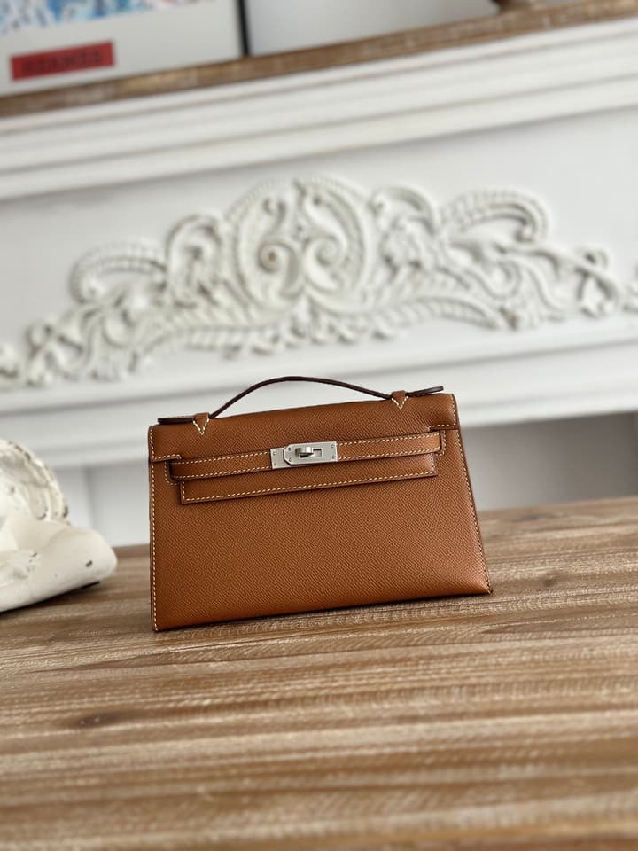 Hermès Kelly Mini Handbag in Black Gold Hardware