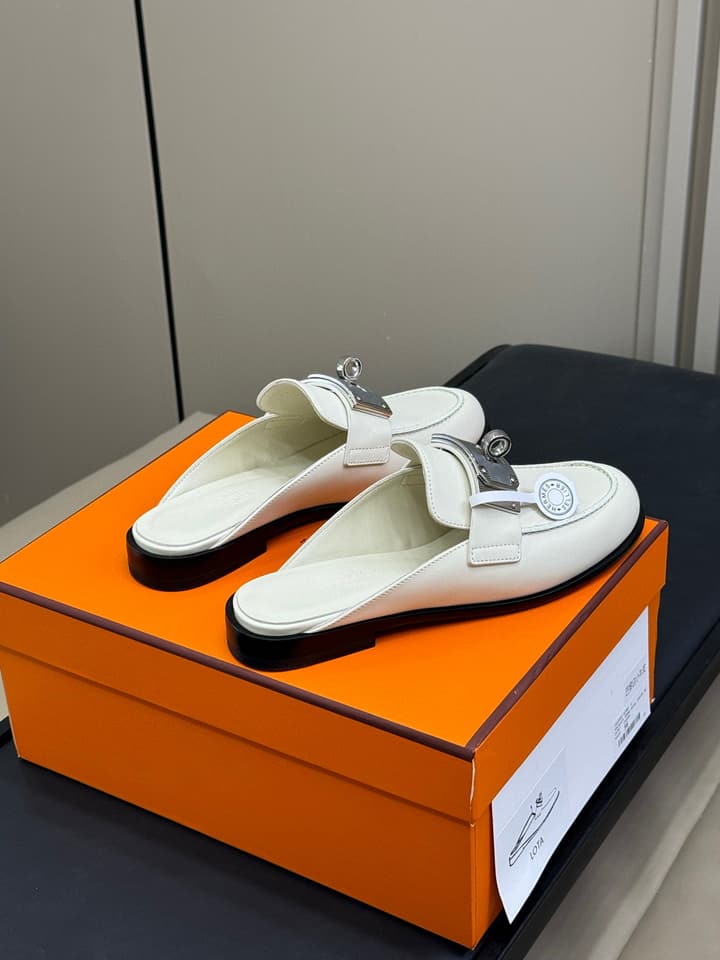 Hermes Kelly Wide Buckle Mules – 2025 Collection in Black