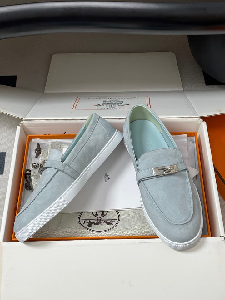 Hermès Mind Suede Kelly Buckle Loafers – 26S Spring/Summer Collection in Beige Suede