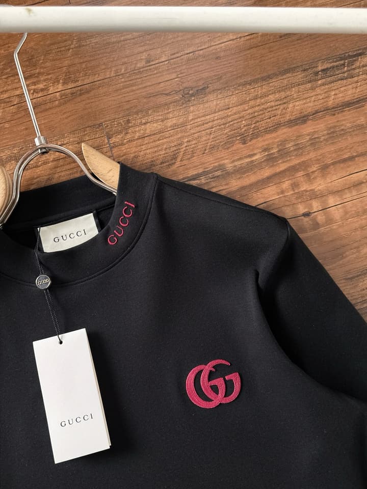 Gucci Long Sleeve T-Shirt – 2025FW in Black With Light Logo