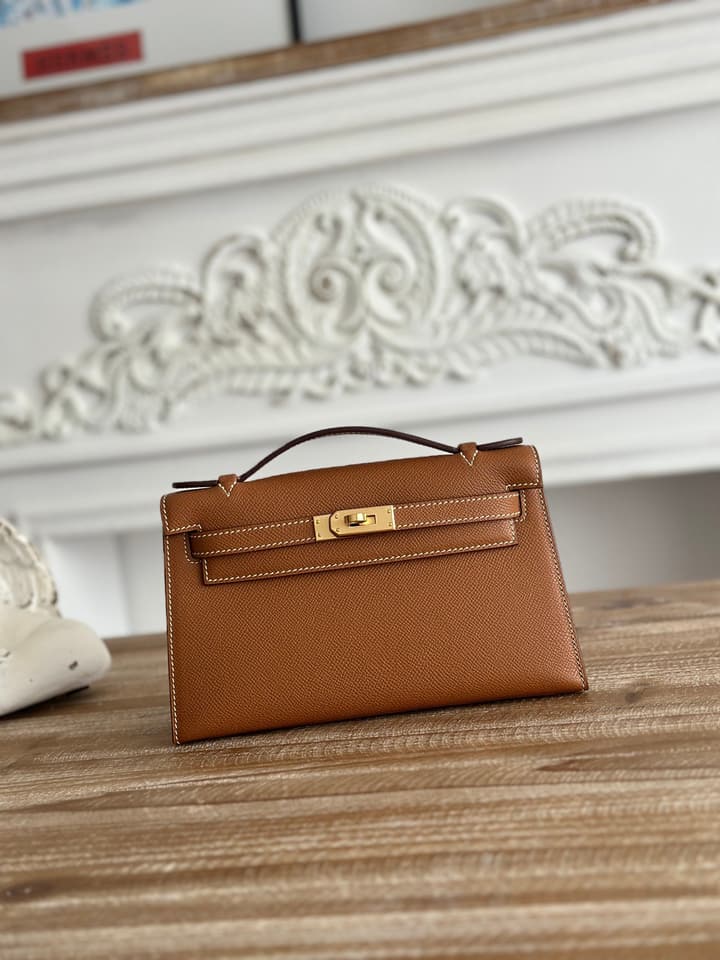 Hermès Kelly Mini Handbag in Black Gold Hardware