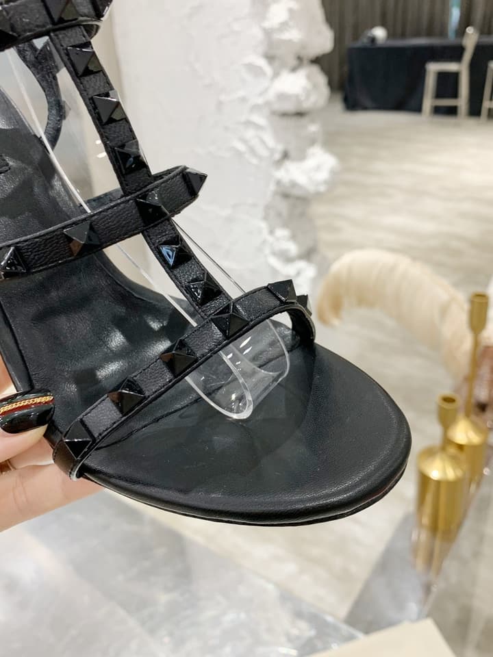 Valentino Rockstud Classic Block Heel Sandals – 6.5cm in Nude