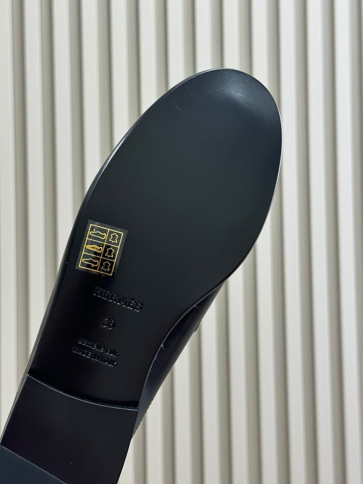 Hermes Kelly Wide Buckle Mules – 2025 Collection in Black