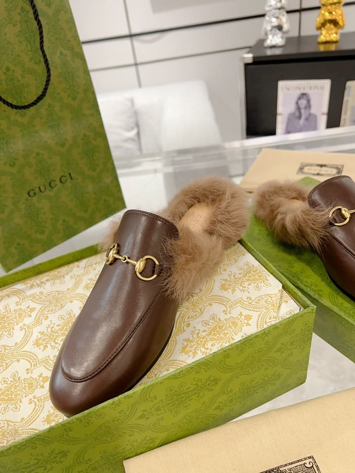 Gucci Toscana Wool Loafers – Autumn/Winter Must-Have in Black Leather With Tan Fur